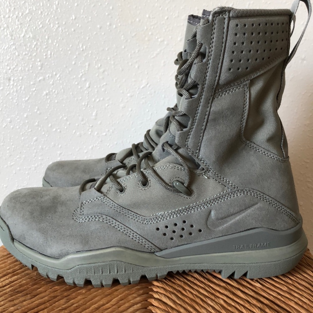 Nike SFB Field 2 8" size 9 1/2